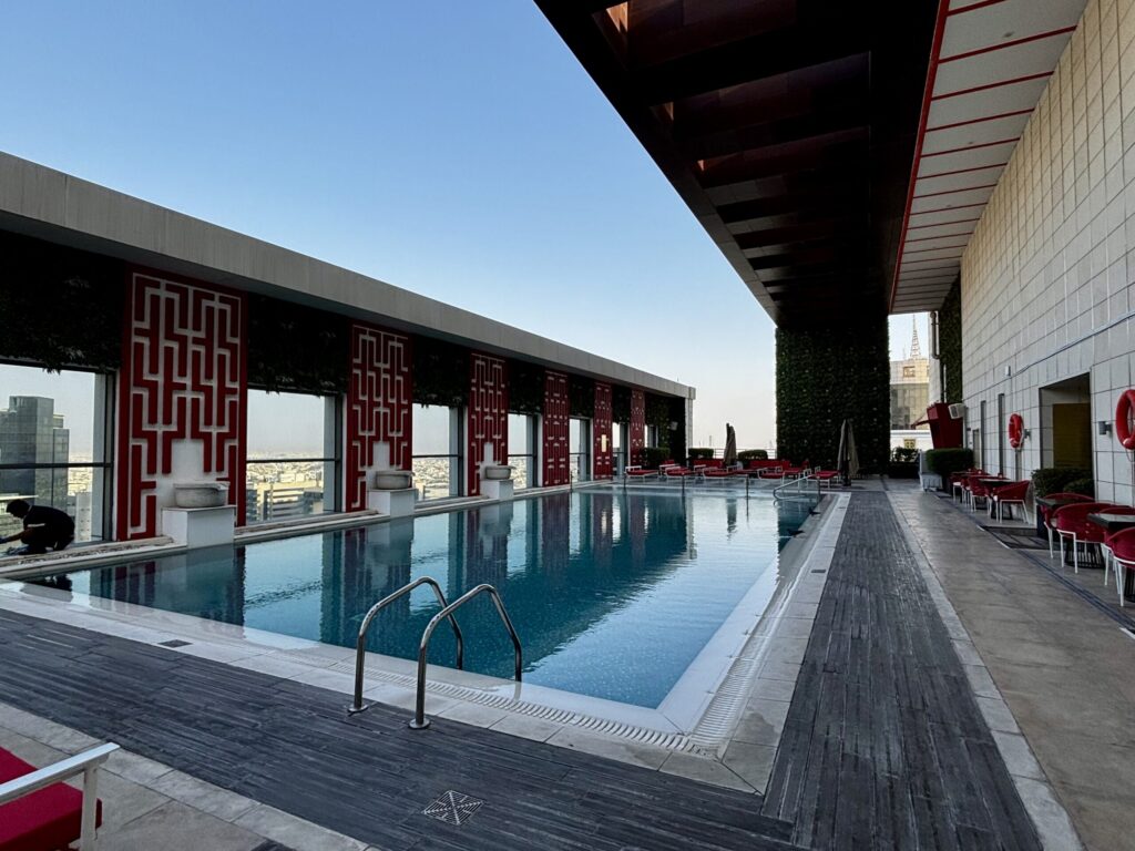 Dusit Doha Hotel　ドーハ　ホテル　おすすめ　プール