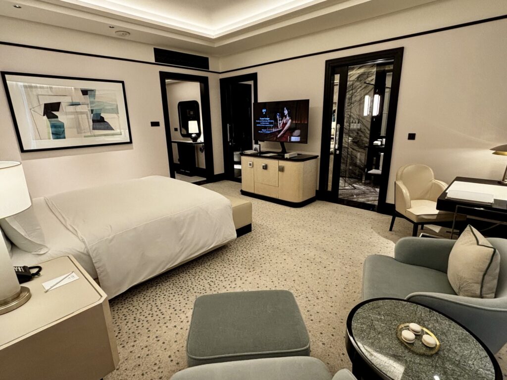 ドーハ　ホテル　ヒルトン　Waldorf Astoria Doha West Bay　宿泊レビュー