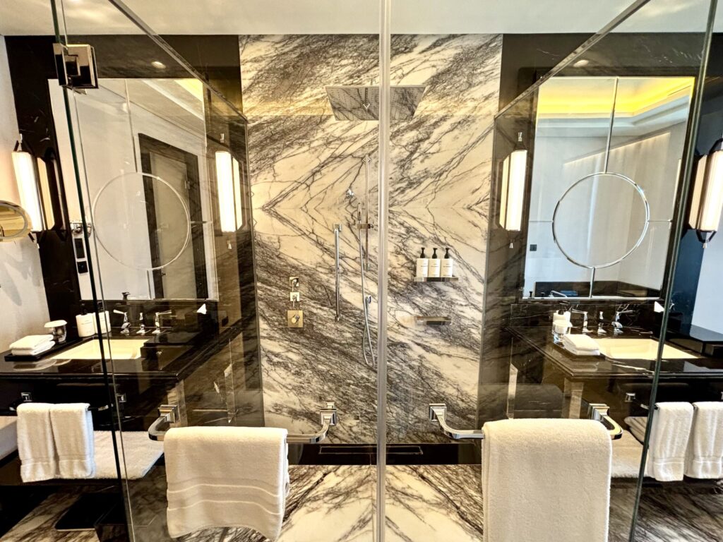 ドーハ　ホテル　ヒルトン　Waldorf Astoria Doha West Bay　宿泊レビュー