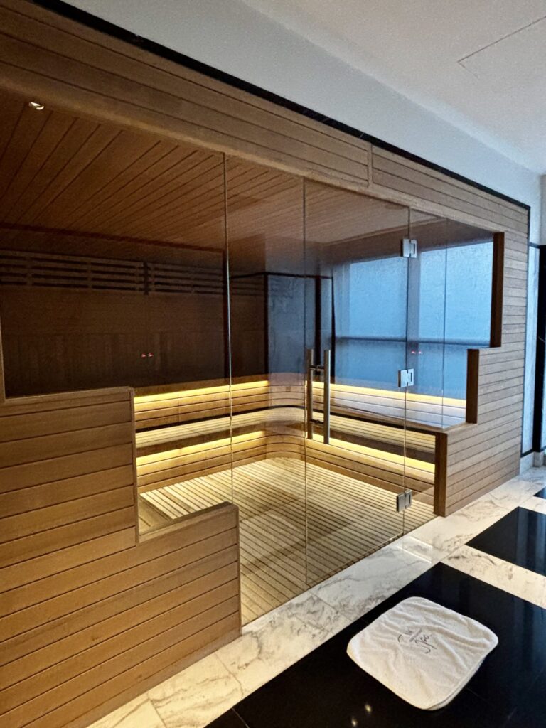 ドーハ　ホテル　ヒルトン　Waldorf Astoria Doha West Bay　宿泊レビュー　サウナ