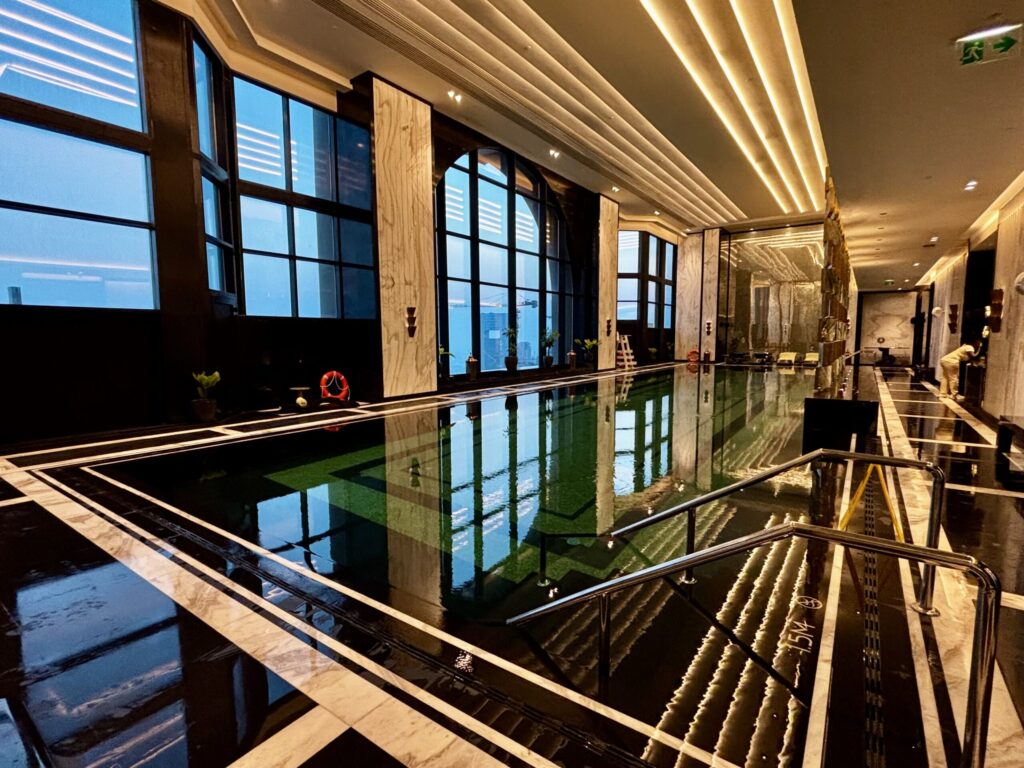 ドーハ　ホテル　ヒルトン　Waldorf Astoria Doha West Bay　宿泊レビュー　プール