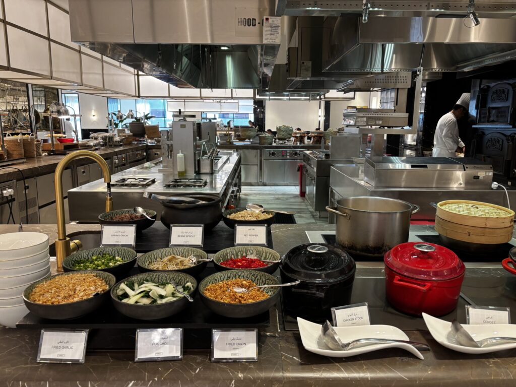 ドーハ　ホテル　ヒルトン　Waldorf Astoria Doha West Bay　宿泊レビュー　朝食