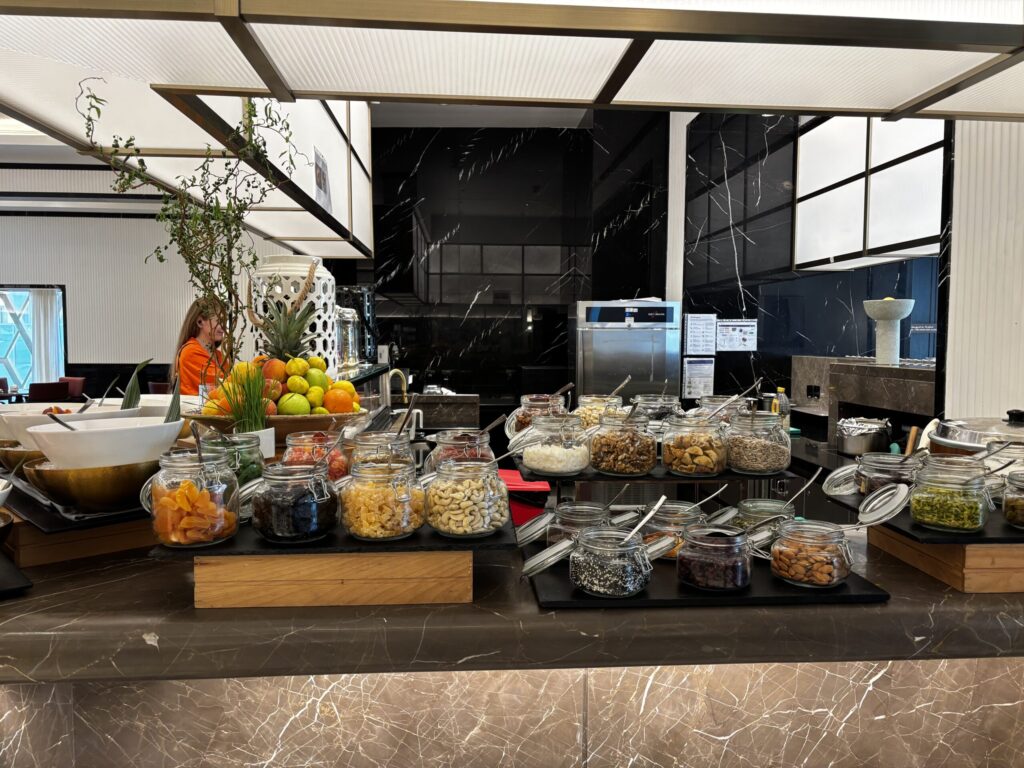 ドーハ　ホテル　ヒルトン　Waldorf Astoria Doha West Bay　宿泊レビュー　朝食