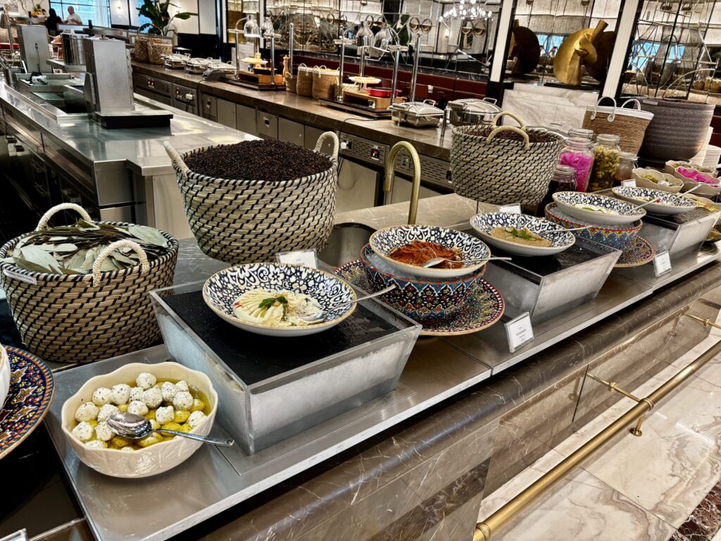 ドーハ　ホテル　ヒルトン　Waldorf Astoria Doha West Bay　宿泊レビュー　朝食