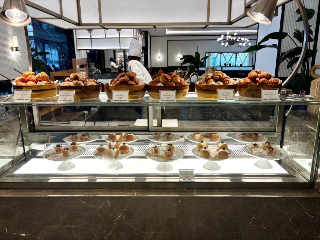 ドーハ　ホテル　ヒルトン　Waldorf Astoria Doha West Bay　宿泊レビュー　朝食