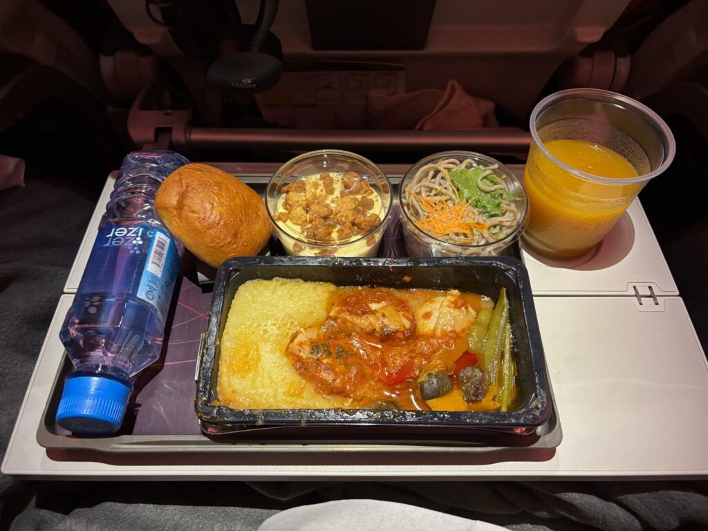 カタール航空エコノミー 機内サービス 機内食