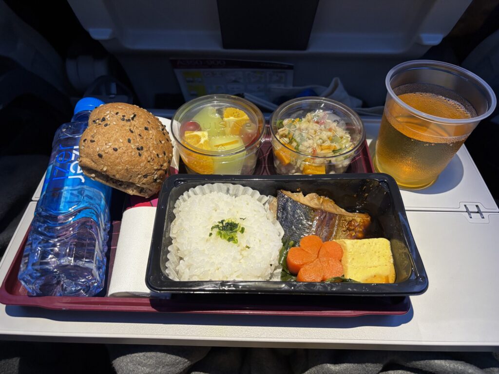 カタール航空エコノミー 機内サービス 機内食